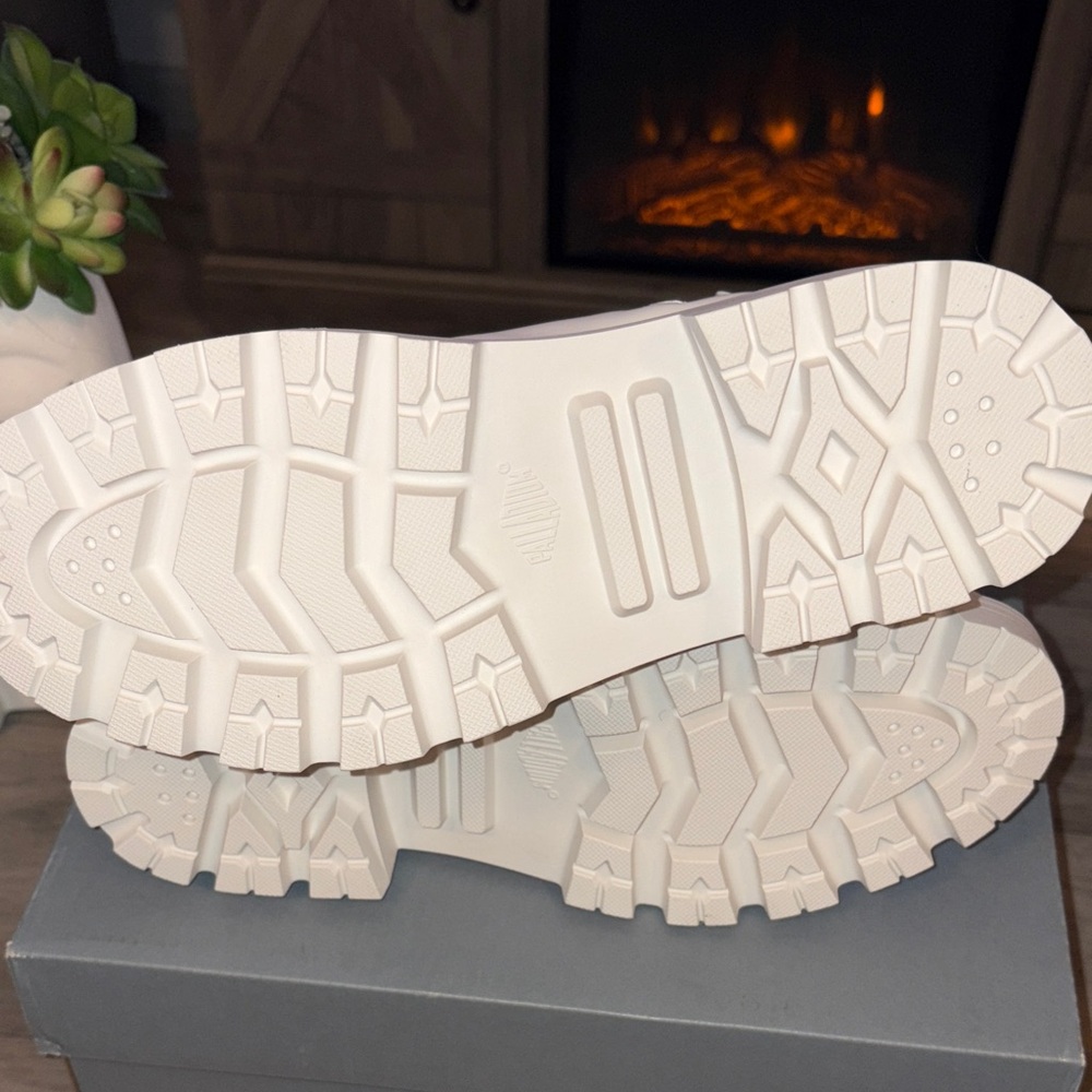 #134 Palladium Women's 9 white/lcream Combat Boots NWTWB organic shock 2 - Picture 12 of 13